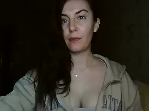 Snapshot of KatalinaQE chatting on October 2025 05:11:02 AM KatalinaQE online show from October 2025 05:11:02 AM