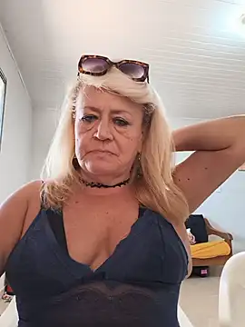 Belladama61 online show from May 2026 12:46:02 PM