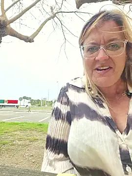 Misspapillon1840 online show from April 2026 01:31:01 PM