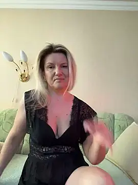 AliceSwan4011 online show from April 2026 09:40:02 AM