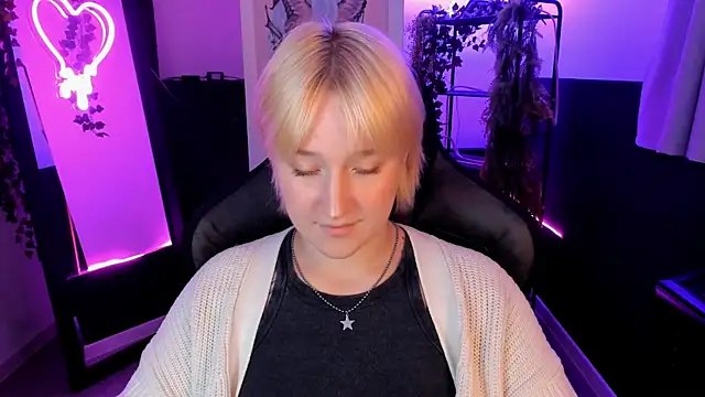 Snapshot of CinBellamy chatting on September 2025 05:54:01 AM CinBellamy online show from September 2025 05:54:01 AM