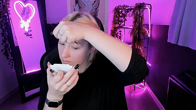 Snapshot of CinBellamy chatting on October 2025 06:08:02 AM CinBellamy online show from October 2025 06:08:02 AM