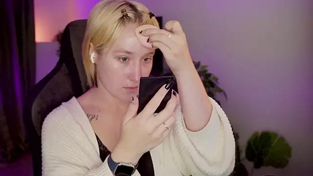 Snapshot of CinBellamy chatting on October 2025 02:42:02 AM CinBellamy online show from October 2025 02:42:02 AM