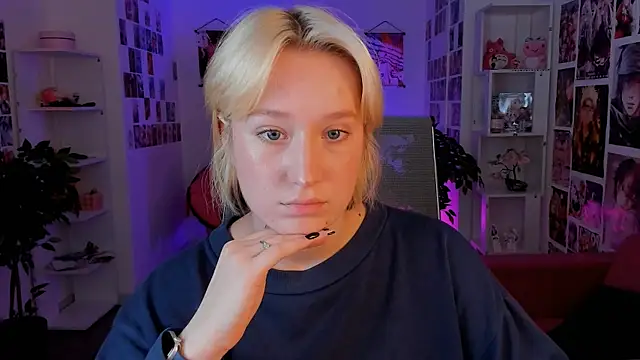 Snapshot of CinBellamy chatting on October 2025 06:33:01 AM CinBellamy online show from October 2025 06:33:01 AM