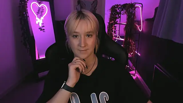 Snapshot of CinBellamy chatting on October 2025 05:50:02 AM CinBellamy online show from October 2025 05:50:02 AM