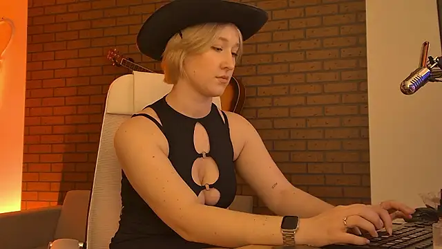 Snapshot of CinBellamy chatting on February 2026 06:09:02 AM CinBellamy online show from February 2026 06:09:02 AM