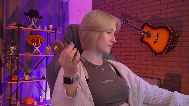 Snapshot of CinBellamy chatting on March 2026 04:07:02 AM CinBellamy online show from March 2026 04:07:02 AM