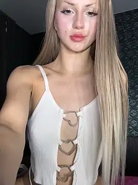 FavoriteKira online show from May 2026 06:56:02 PM
