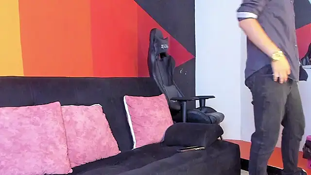 RowanCley online show from September 2025 12:19:01 PM