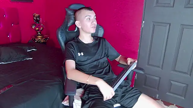 RowanCley online show from October 2025 12:11:01 PM