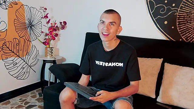 RowanCley online show from October 2025 12:15:01 PM