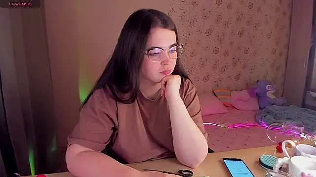 Snapshot of Alice_next_door chatting on February 2026 02:05:01 PM Alice next door online show from February 2026 02:05:01 PM