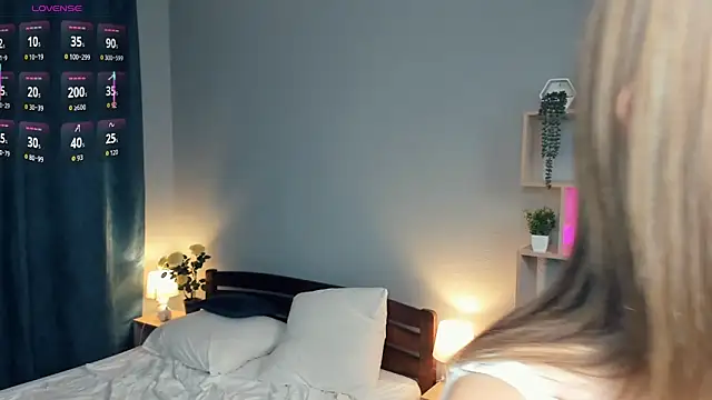 Snapshot of IsaVesco chatting on September 2025 07:19:02 PM IsaVesco online show from September 2025 07:19:02 PM