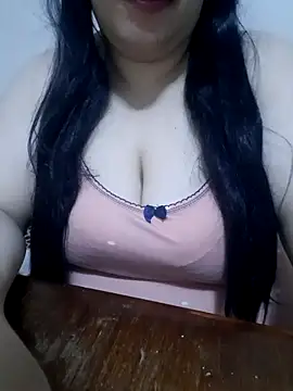 Snapshot of Madam-bezoul- chatting on October 2025 09:35:02 PM Madam-bezoul- online show from October 2025 09:35:02 PM