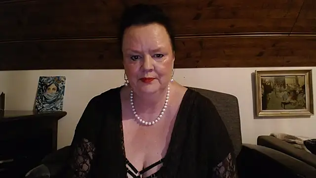 TiffanyMature online show from April 2026 08:17:01 PM