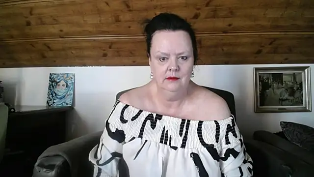 TiffanyMature online show from June 2026 07:11:01 AM