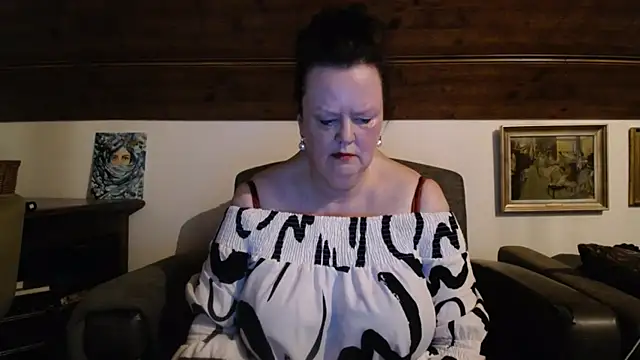 TiffanyMature online show from June 2026 08:22:02 PM