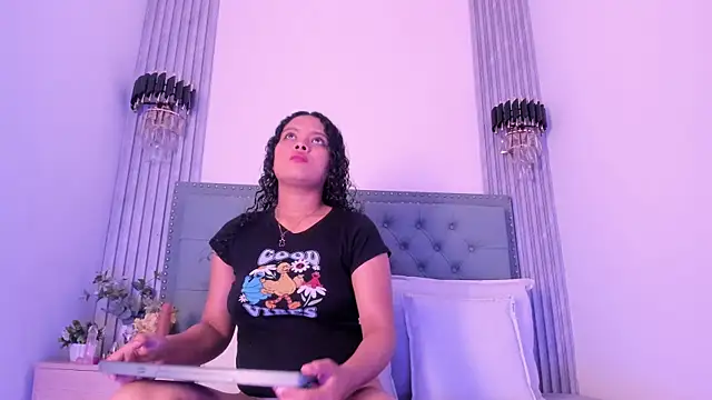 ValeriaJulio  online show from October 2025 11:38:02 AM