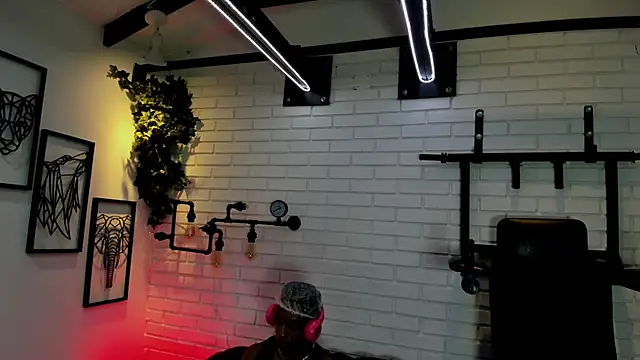 ItaloMoore online show from October 2025 11:21:01 AM