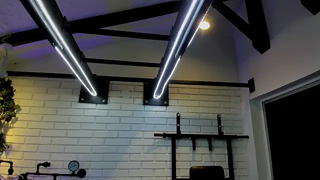 ItaloMoore online show from October 2025 11:51:02 AM