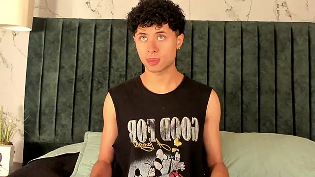 Snapshot of NoahDupont chatting on September 2025 07:59:01 PM NoahDupont online show from September 2025 07:59:01 PM