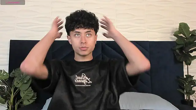 Snapshot of NoahDupont chatting on October 2025 08:07:01 PM NoahDupont online show from October 2025 08:07:01 PM