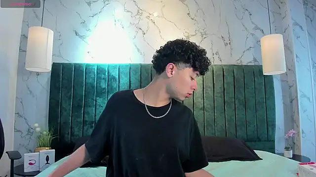 Snapshot of NoahDupont chatting on October 2025 01:21:01 PM NoahDupont online show from October 2025 01:21:01 PM