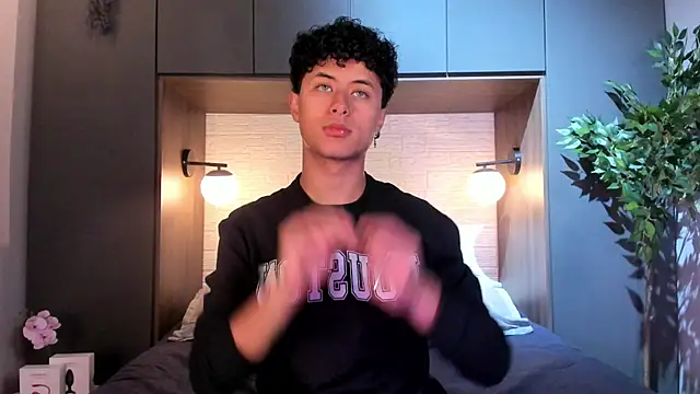 Snapshot of NoahDupont chatting on October 2025 11:32:02 AM NoahDupont online show from October 2025 11:32:02 AM