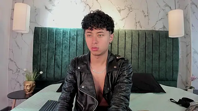 Snapshot of NoahDupont chatting on October 2025 11:45:02 AM NoahDupont online show from October 2025 11:45:02 AM