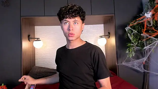 Snapshot of NoahDupont chatting on October 2025 11:44:01 AM NoahDupont online show from October 2025 11:44:01 AM