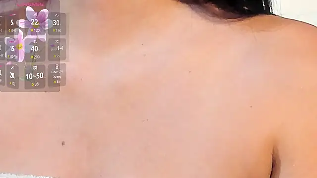 Snapshot of VioletHilton chatting on October 2025 07:03:02 PM VioletHilton online show from October 2025 07:03:02 PM