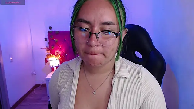 Snapshot of SashaGrey__ chatting on October 2025 04:48:02 PM SashaGrey online show from October 2025 04:48:02 PM