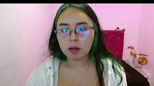 Snapshot of SashaGrey__ chatting on October 2025 12:00:01 AM SashaGrey online show from October 2025 12:00:01 AM