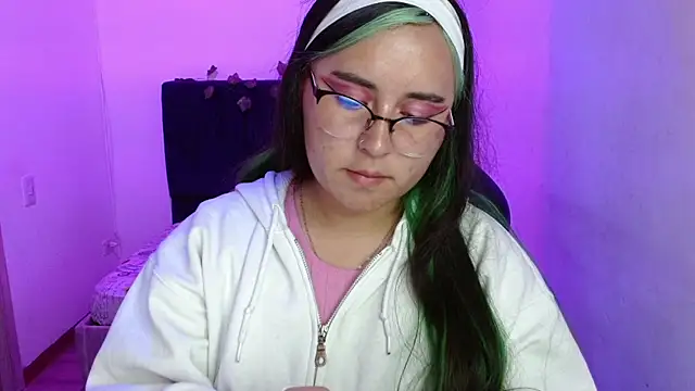 Snapshot of SashaGrey__ chatting on November 2025 12:42:02 AM SashaGrey online show from November 2025 12:42:02 AM