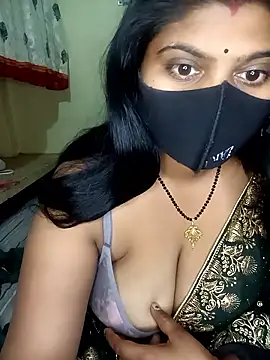 Snapshot of reena502 chatting on February 2026 11:44:01 PM reena502 online show from February 2026 11:44:01 PM