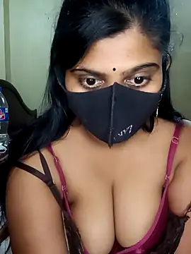 Snapshot of reena502 chatting on April 2026 04:32:01 AM reena502 online show from April 2026 04:32:01 AM