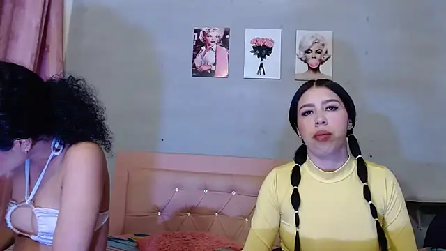 Snapshot of Olivia_Spear chatting on October 2025 12:34:02 PM Olivia Spear online show from October 2025 12:34:02 PM