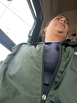 Mia-Glow online show from October 2025 02:17:02 PM