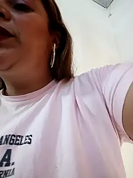 Mia-Glow online show from December 2025 05:52:01 PM