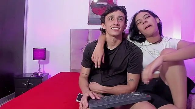 AndretiiAndCamila online show from October 2025 04:49:01 PM