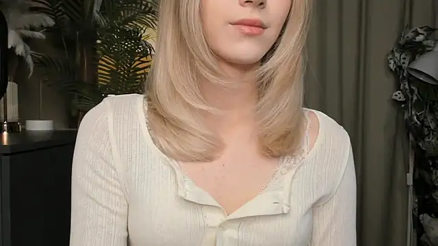 Snapshot of ChinBonnell chatting on December 2025 05:44:02 AM ChinBonnell online show from December 2025 05:44:02 AM