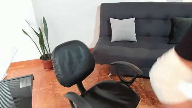 amy lennox online show from October 2025 01:01:01 PM