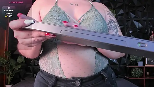 Snapshot of April__foxx chatting on December 2025 02:14:02 PM April foxx online show from December 2025 02:14:02 PM