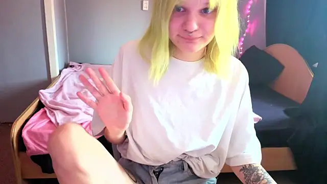 Elieiza xo online show from April 2026 09:13:01 AM