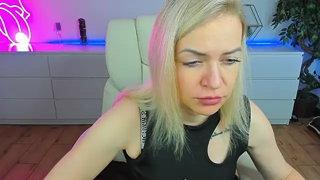 Snapshot of Anna_Snows chatting on September 2025 12:04:02 PM Anna Snows online show from September 2025 12:04:02 PM