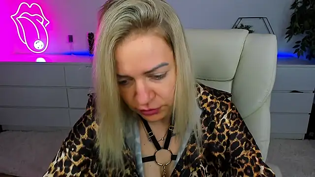 Snapshot of Anna_Snows chatting on October 2025 05:37:01 AM Anna Snows online show from October 2025 05:37:01 AM