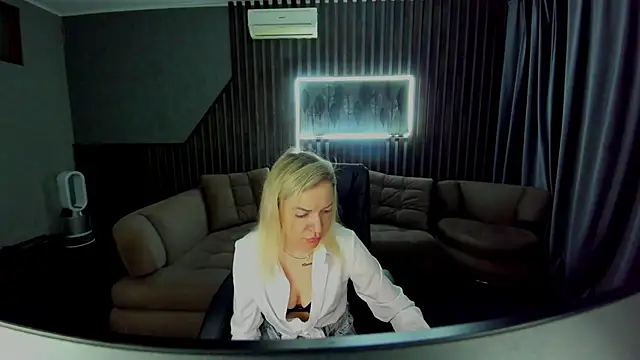 Snapshot of Anna_Snows chatting on October 2025 05:40:01 AM Anna Snows online show from October 2025 05:40:01 AM