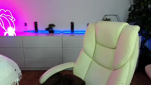 Snapshot of Anna_Snows chatting on October 2025 05:52:01 AM Anna Snows online show from October 2025 05:52:01 AM