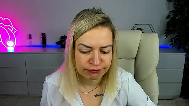 Snapshot of Anna_Snows chatting on October 2025 06:39:02 AM Anna Snows online show from October 2025 06:39:02 AM