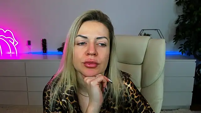 Snapshot of Anna_Snows chatting on October 2025 06:37:01 AM Anna Snows online show from October 2025 06:37:01 AM